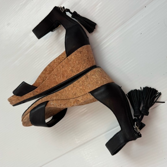 UGG Zoe Black and Tan Wedge Sandals - Picture 9 of 14